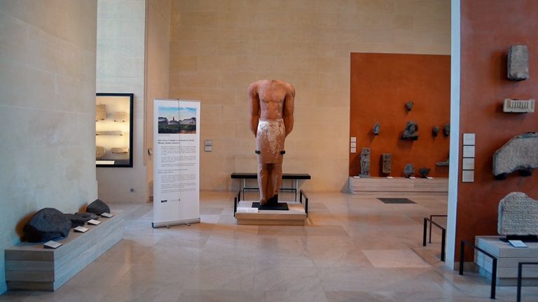 عرض تمثال من العلا السعودية في متحف اللوفر بباريس