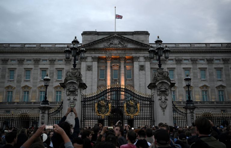آخر ظهور للملكة إليزابيث في شرفة قصر باكنجهام