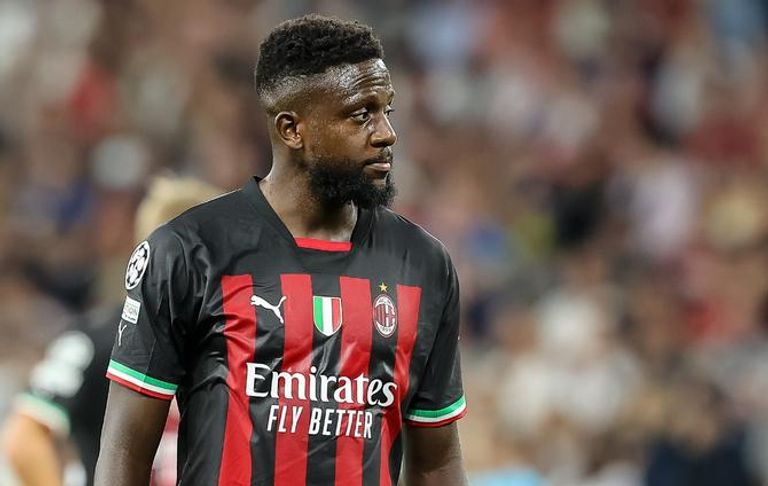 ديفوك أوريجي بقميص ميلان فريق ليفربول الإنجليزي