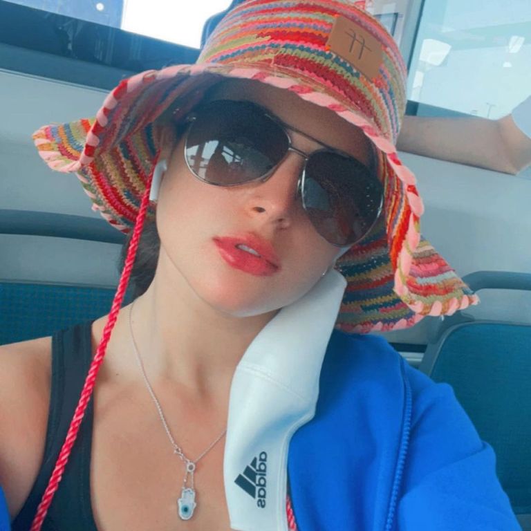 الفنانة منى فاروق