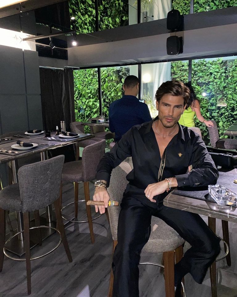 الفنان المصري شادي شامل