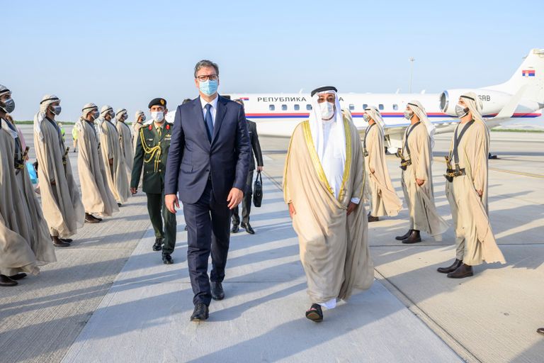 رئيس صربيا يصل الإمارات في زيارة رسمية رئيس صربيا يصل دولة الإمارات