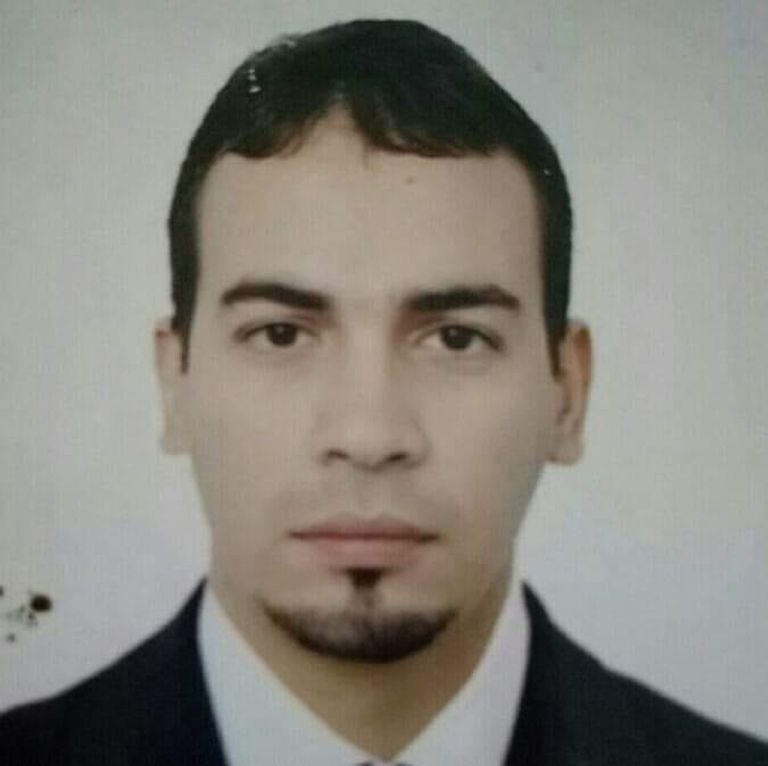 الصحفي الجزائري بلقاسم حوام الصحفي الجزائري بلقاسم حوام في منتصف الصورة - أرشيفية