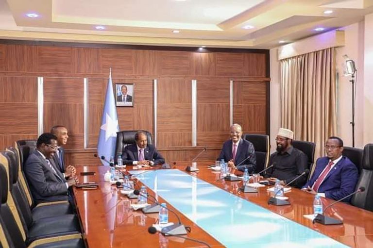 رئيس الصومال حسن شيخ محمود مع رؤساء الأقاليم