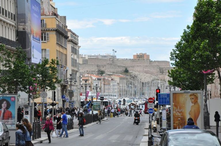 شارع "La Canebière" أحد أفضل مراكز التسوق في مرسيليا 6 من أفضل مراكز التسوق في مرسيليا أبرزها الشانزليزيه مرسيليا