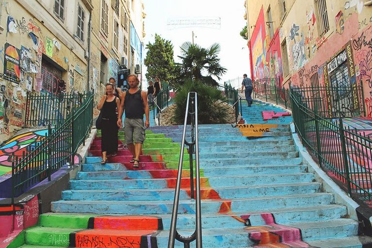 منطقة "Cours Julien" أحد أماكن التسوق في مرسيليا 6 من أفضل مراكز التسوق في مرسيليا أبرزها الشانزليزيه مرسيليا