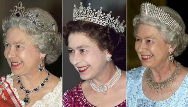 الملكة إليزابيث بقطع مختلفة من مجوهراتها