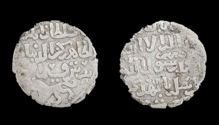 إحدى العملات الأثرية المكتشفة