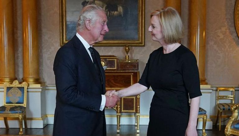 رئيسة الوزراء البريطانية ليز تراس مع الملك تشارلز الثالث