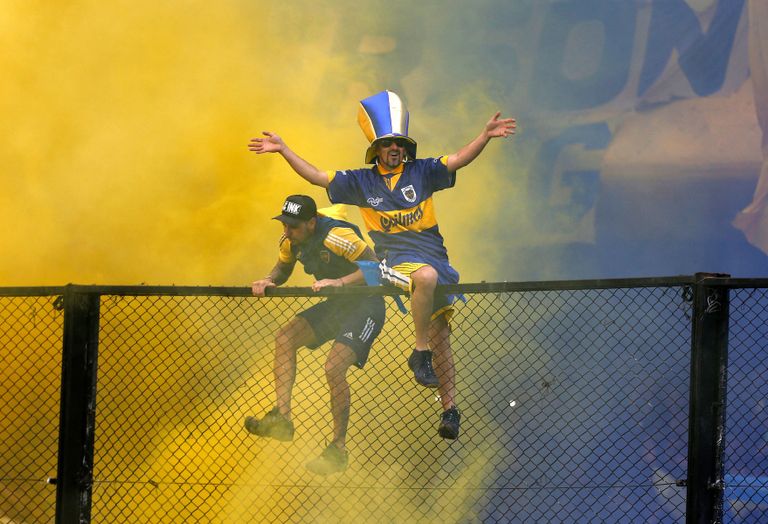 فرحة لاعبي بوكا جونيورز مع الجماهير