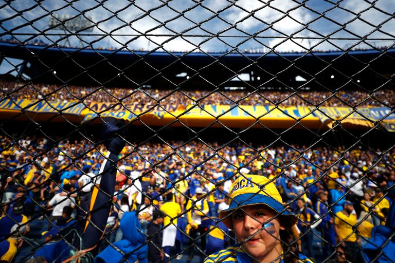 فرحة لاعبي بوكا جونيورز مع الجماهير