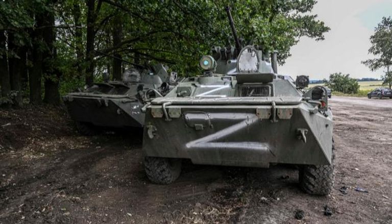 آليات عسكرية روسية تحمل الرمز