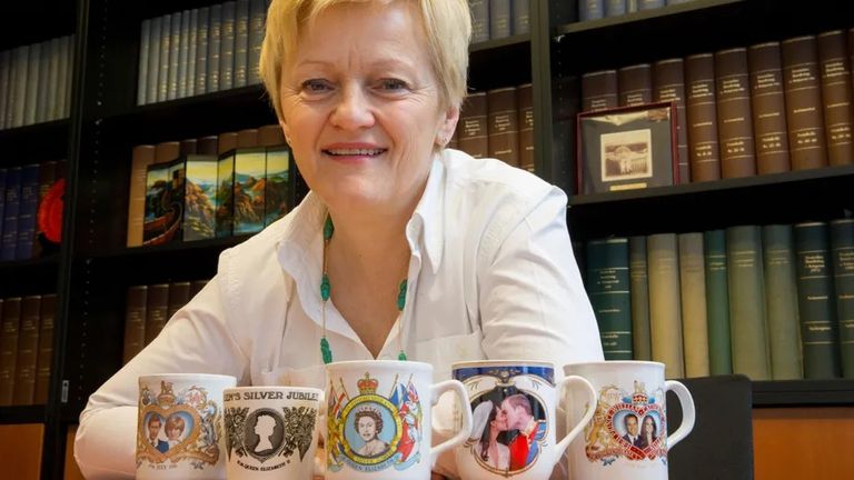 تشارلز والسياسية الألمانية في عام 2001