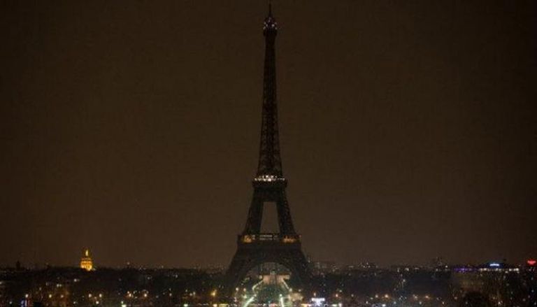 انطفاء أنوار برج إيفل الفرنسي جراء أزمة الطاقة