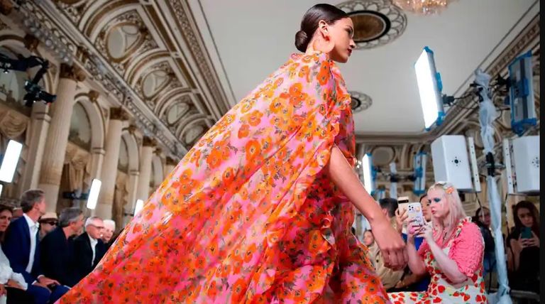 جانب من عرض أزياء دار Carolina Herrera في أسبوع نيويورك للموضة