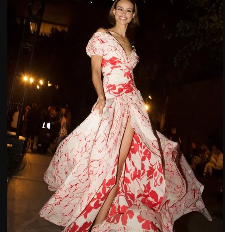 جانب من عرض أزياء دار Carolina Herrera في أسبوع نيويورك للموضة