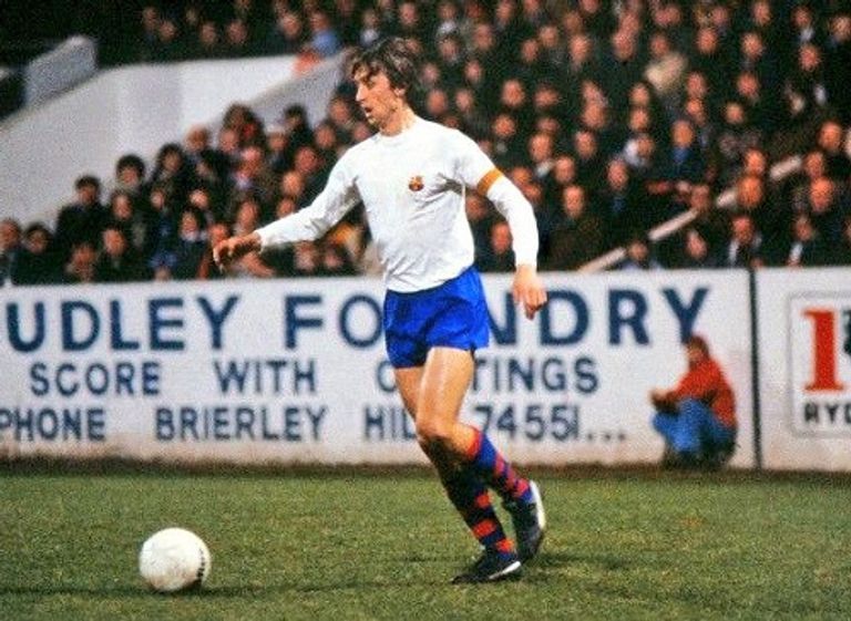 برشلونة بقميصه الأساسي الحالي