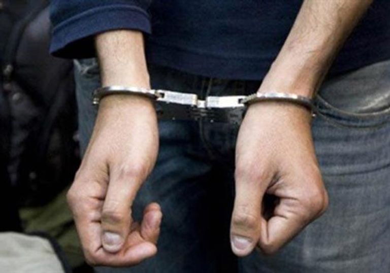 قاتل يستعد لذبح الضحية- تعبيرية