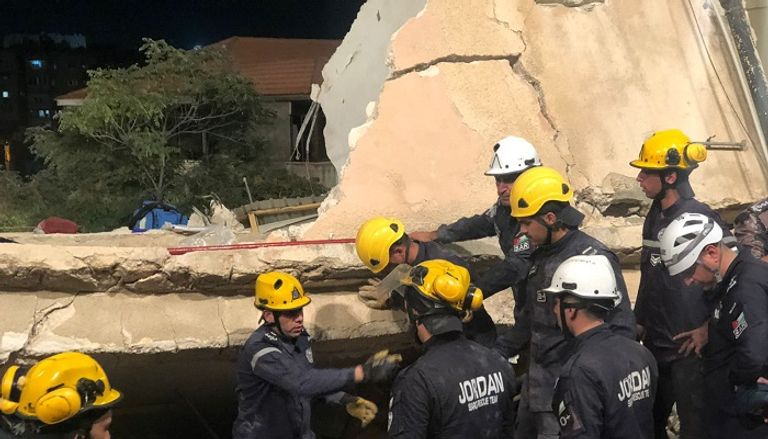 البحث عن ناجين تحت أنقاض عمارة اللويبدة