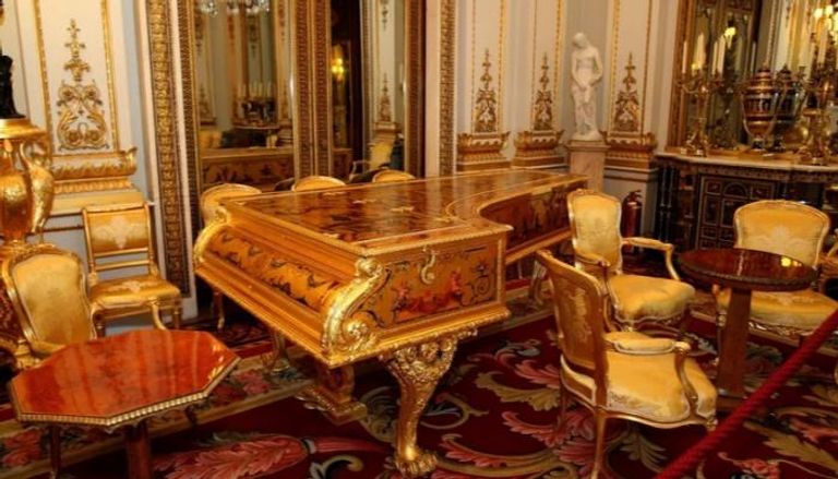 البيانو الذهبي في قصر باكينجهام