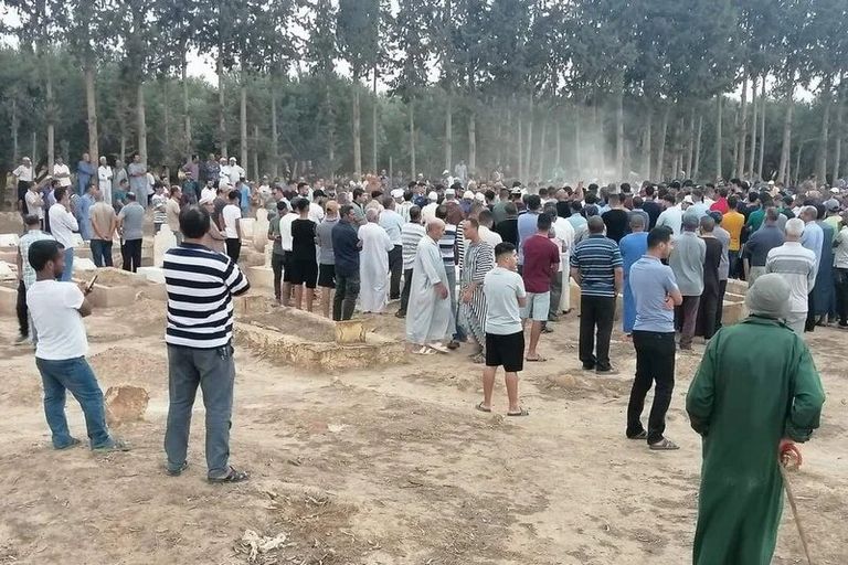 مراسم دفن أحد الطالبين ضحية حريق الحي الجامعي في وجدة مراسم دفن أحد الطالبيين