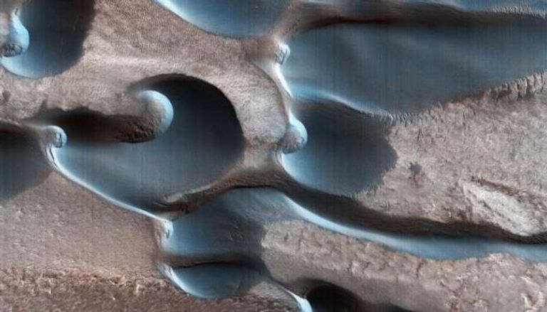 صور رائعة لكثبان رملية على سطح المريخ