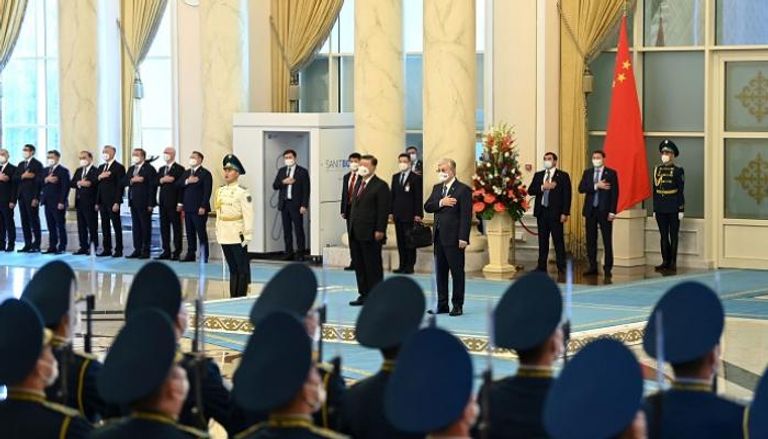 جانب من لقاء رئيس كازاخستان جومارت الرئيس الصيني شي - أ ف ب