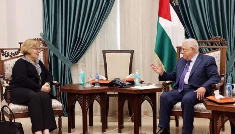 الرئيس الفلسطيني محمود عباس وباربرا ليف-أرشيفية