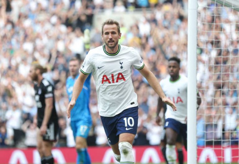 أفضل مهاجم في العالم 2022 - هاري كين (توتنهام) روبرت ليفاندوفسكي