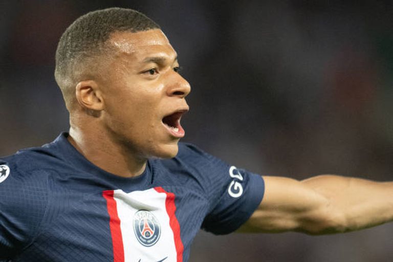 أفضل مهاجم في العالم 2022 - كيليان مبابي (باريس سان جيرمان) روبرت ليفاندوفسكي