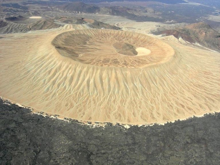 حرت لوناير وجبل القدر أماكن السياحة في أملج