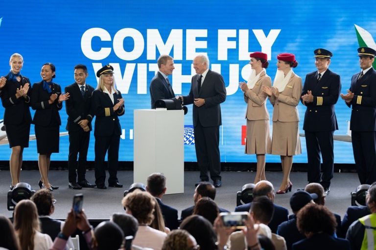 طيران الإمارات ويونايتيد إيرلاينز طيران الإمارات ويونايتيد إيرلاينز