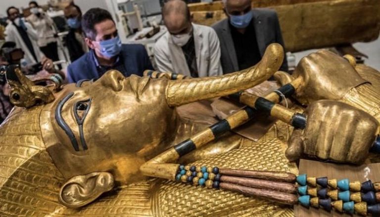 التابوت الذهبي للفرعون المصري توت عنخ آمون
