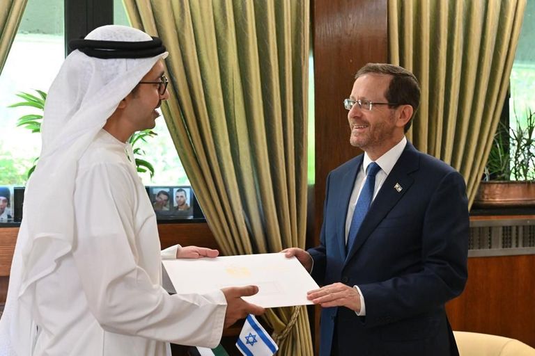 الرئيس الإسرائيلي يستقبل وزير الخارجية الإماراتي