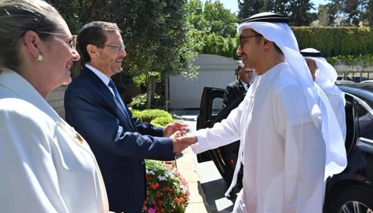 الرئيس الإسرائيلي يستقبل الشيخ عبد الله بن زايد الرئيس الإسرائيلي والشيخ عبد الله بن زايد آل نهيان