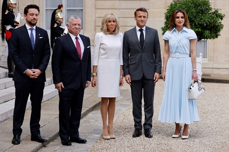 الملك عبد الله والملكة رانيا وولي العهد الأمير الحسين مع ماكرون وزوجته الملك عبد الله والملكة رانيا وولي العهد مع ماكرون وزوجته