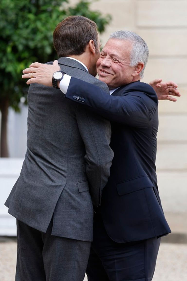 ماكرون يرحب بالملك عبد الله في الإليزيه الملك عبد الله والملكة رانيا وولي العهد مع ماكرون وزوجته