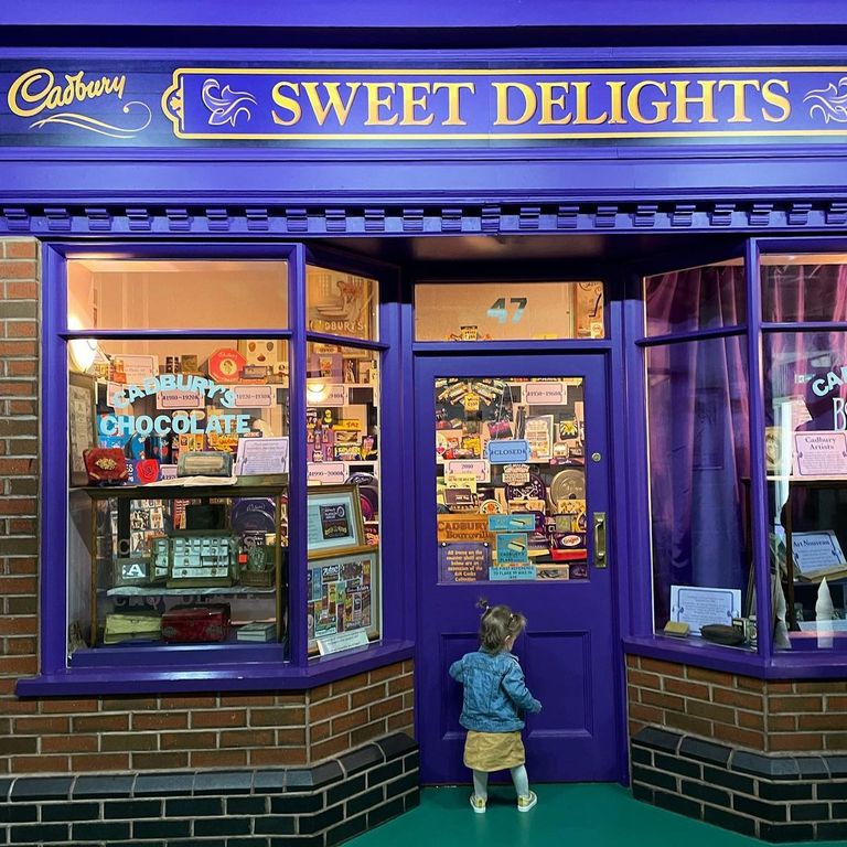  عالم كادبوري