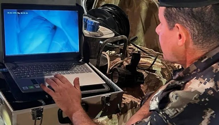 رجال الإنقاذ يجاهدون لإخراج باقي العالقين