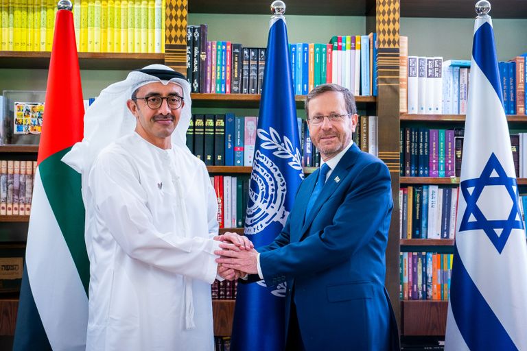 الرئيس الإسرائيلي والشيخ عبد الله بن زايد الرئيس الإسرائيلي والشيخ عبد الله بن زايد آل نهيان