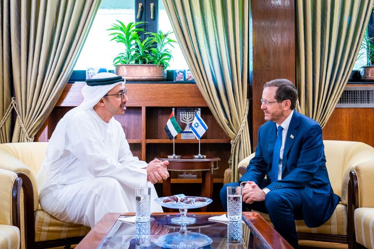 الرئيس الإسرائيلي والشيخ عبد الله بن زايد الرئيس الإسرائيلي والشيخ عبد الله بن زايد آل نهيان