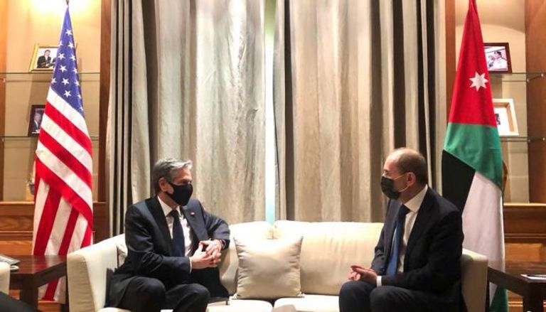وزير الخارجية الأمريكي أنتوني بلينكن مع نظيره الأردني أيمن الصفدي
