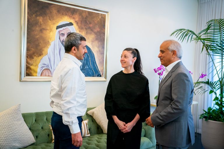 الشيخ عبدالله بن زايد آل نهيان خلال لقائه وزير المالية الإسرائيلي