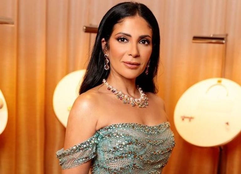 الفنانة منى زكي