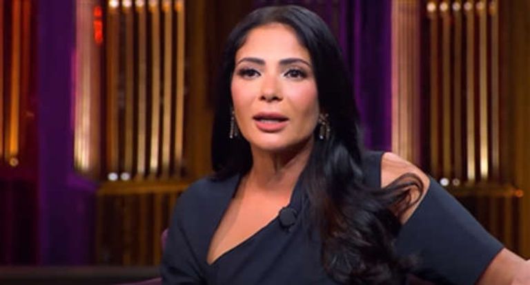 الفنانة منى زكي