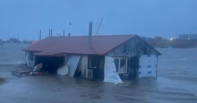 عاصفة تضرب ألاسكا