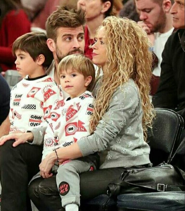 شاكيرا وبيكيه وطفليهما - أرشيفية