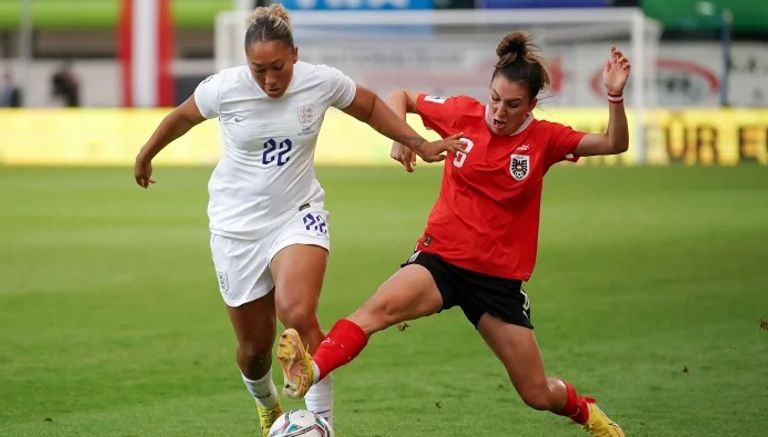 لورين جيمس الشقيقان ريسي ولورين جيمس