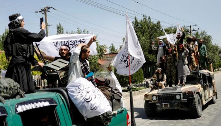 عناصر من حركة طالبان تحتفل بمرور عام على الانسحاب الأمريكي من أفغانستان