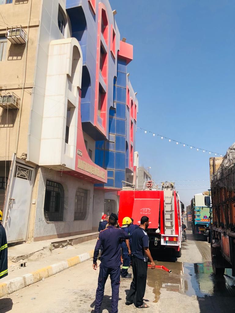 جهود إخماد حريق فندق وسط كربلاء